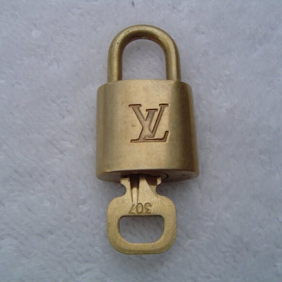 AUTHENTIC LOUIS VUITTON GOLD PADLOCK WITH KEY #307 - Picture 2 of 13